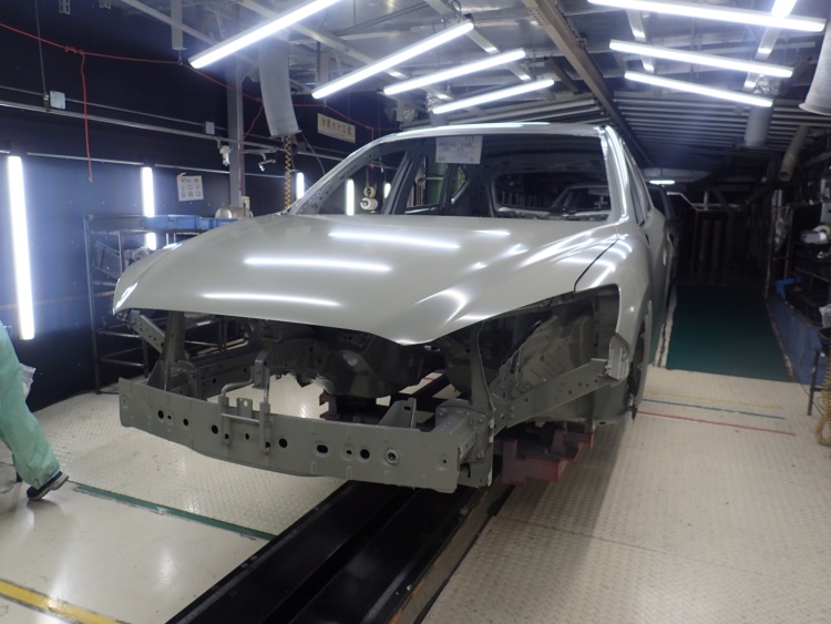 潜入取材 魂動デザインが美しくきらめく理由 電着塗装 技術の真価 Mazda マツダ公式ブログ Zoom Zoom Blog