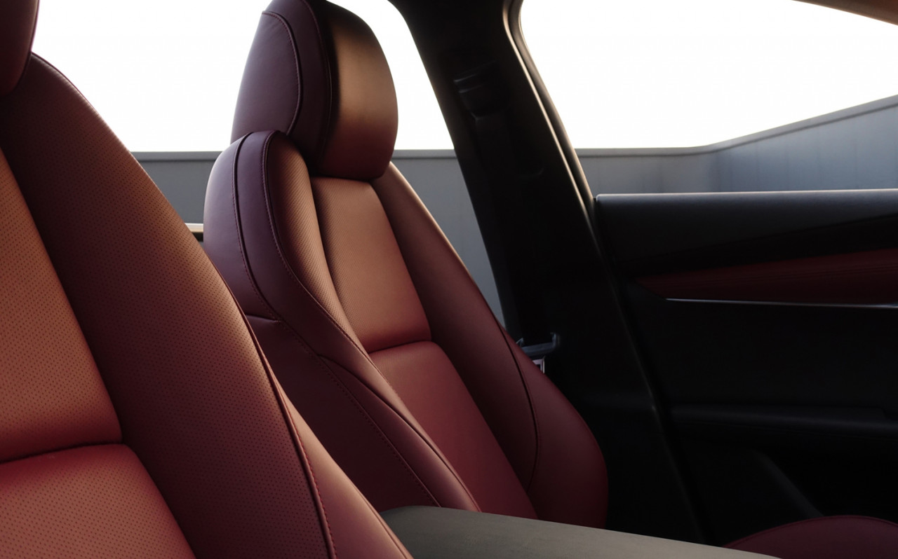 Mazda3 ポリメタルグレーメタリック バーガンディ 新色開発の背景と想い Mazda マツダ公式ブログ Zoom Zoom Blog