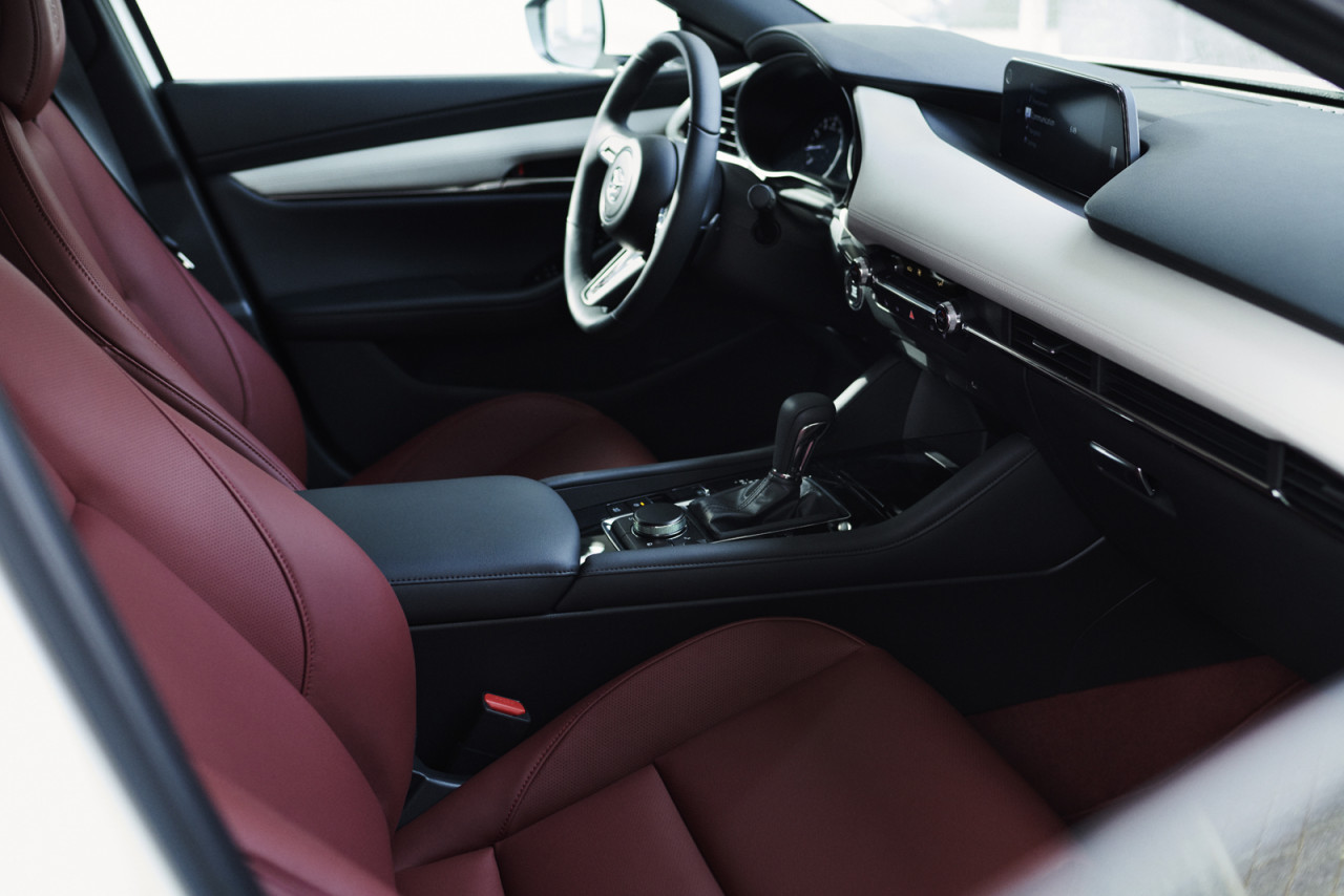 100周年特別記念車 の予約受注を開始 マツダのクルマづくりの原点 R360クーペ をモチーフにし 登録乗用車全車種に設定 Mazda マツダ公式ブログ Zoom Zoom Blog